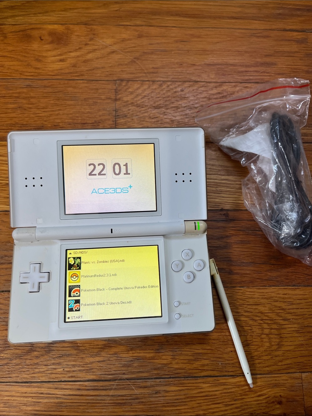 Nintendo DS Lite Handheld Console Pokémon black white Mario Zelda Kirby - Picture 2 of 13